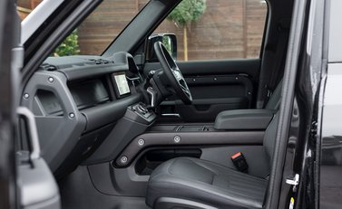 Land Rover Defender 110 X P400 18
