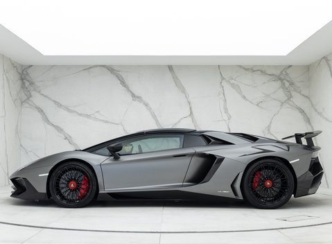 Lamborghini Aventador SV LP 750-4 Roadster 8