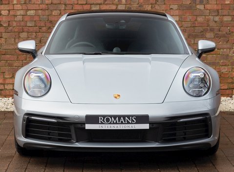 Porsche 911 Carrera 4S (992) 4