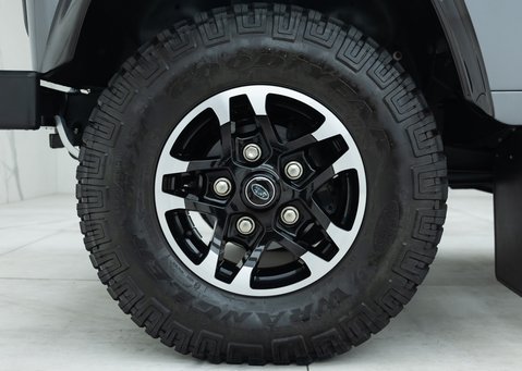 Land Rover Defender 90 Adventure 