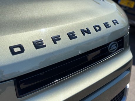 Land Rover Defender 3.0 FIRST EDITION MHEV 28