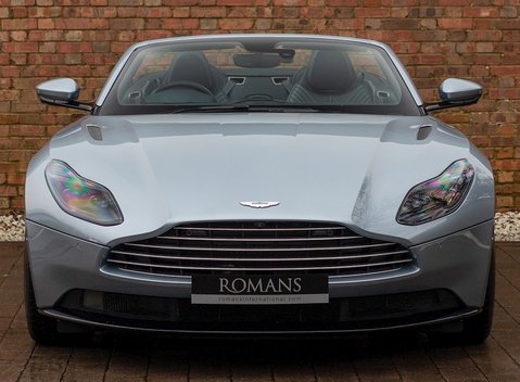 Aston Martin DB11 Volante 4