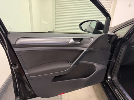 Volkswagen Golf e-Golf 5dr 17