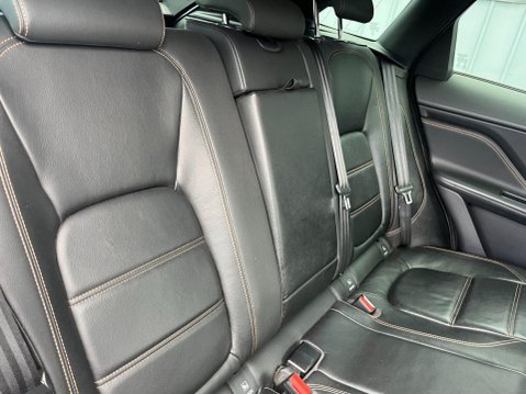 Jaguar F-Pace 2.0 D180 Prestige AWD Euro 6 (s/s) 5dr 24