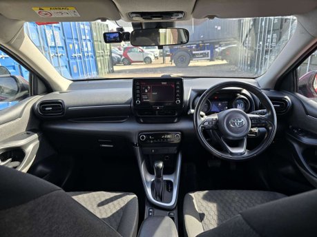 Toyota Yaris 1.5 VVT-h Design Hatchback 5dr Petrol Hybrid E-CVT Euro 6 (s/s) (116 ps) 17