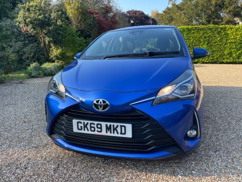 Toyota Yaris 1.5 VVT-i Icon Tech Hatchback 5dr Petrol CVT Euro 6 (111 ps) 4