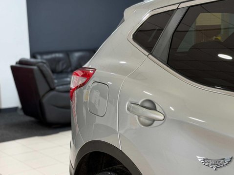 Nissan Qashqai 1.2 DIG-T N-Connecta 2WD Euro 6 (s/s) 5dr 16