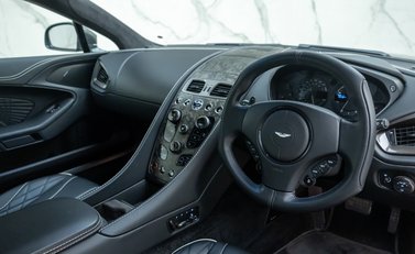 Aston Martin Vanquish S 14