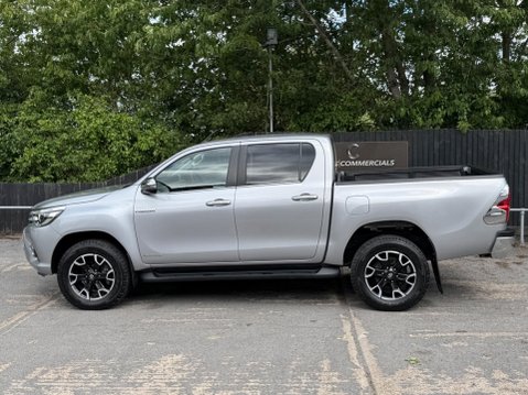 Toyota Hilux INVINCIBLE X 4WD D-4D DCB 6