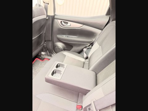 Nissan Qashqai 1.5 Qashqai N-Connecta dCi 5dr 33
