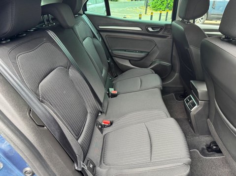 Renault Megane ICONIC TCE 23