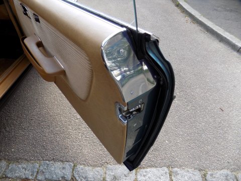 Mercedes-Benz W123 230 CE Pillarless Coupe 57