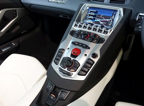 Lamborghini Aventador LP 700-4 Roadster 17