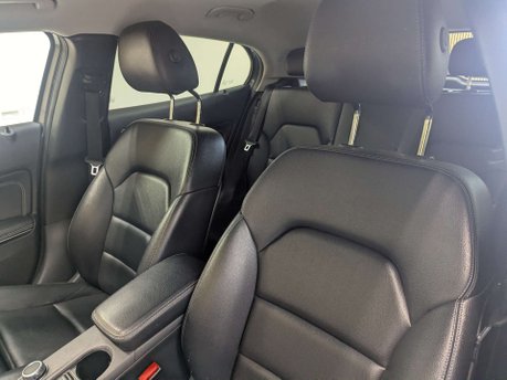 Mercedes-Benz GLA 1.6 GLA 200 Sport 5dr 37