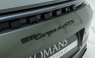 Porsche 911 Targa 4 GTS (992) 32