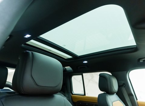 Land Rover Defender 110 X P400 13