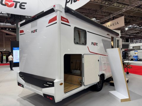 Pilote P740FGJ Evidence 2026 MODEL SHOW VAN 3