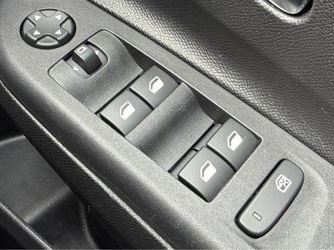 Vauxhall Corsa 1.2 Design 5dr 31