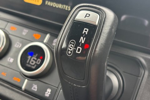 Land Rover Defender 90 D250 Hard Top X-Dynamic HSE 3 Seat 35