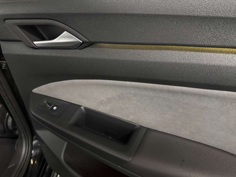 Volkswagen Golf 1.5 Golf R-Line eTSI Semi-Auto 5dr 39