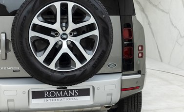Land Rover Defender 110 XS Edition P400 26