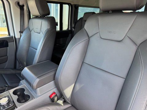 Ineos Grenadier FIELDMASTER EDITION 42