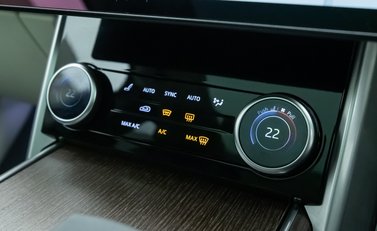 Land Rover Range Rover P440e SE 22