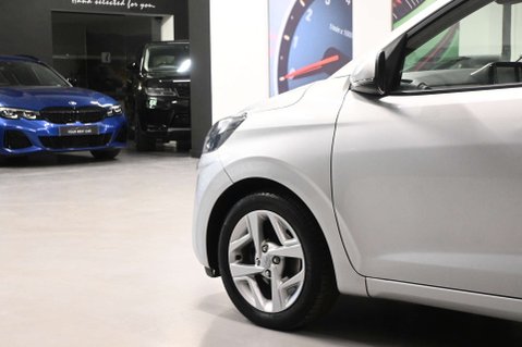 Hyundai i10 1.0 i10 SE Connect MPI Auto 5dr 8