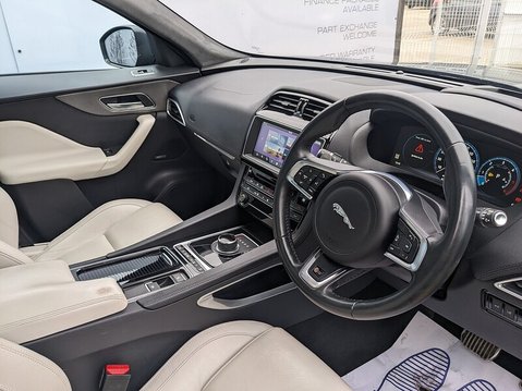 Jaguar F-Pace V6 FIRST EDITION AWD 12