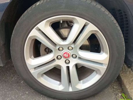 Jaguar F-Pace 2.0 D180 Portfolio SUV 5dr Diesel Auto AWD Euro 6 (s/s) (180 ps) 9