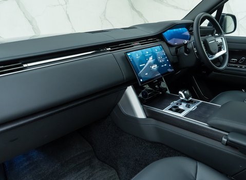 Land Rover Range Rover P530 SV 22