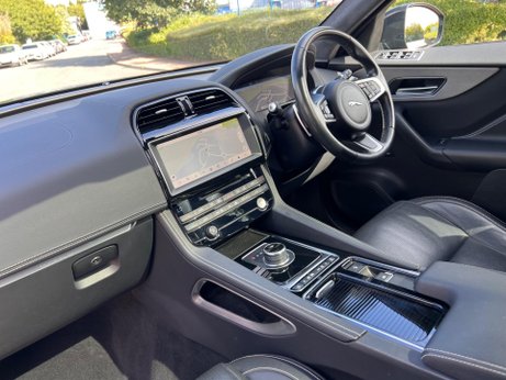 Jaguar F-Pace 2.0 D180 Chequered Flag Auto AWD Euro 6 (s/s) 5dr 27