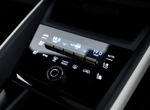 Porsche Macan Turbo Electric 25