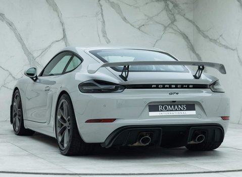 Porsche Cayman GT4 (718) 4
