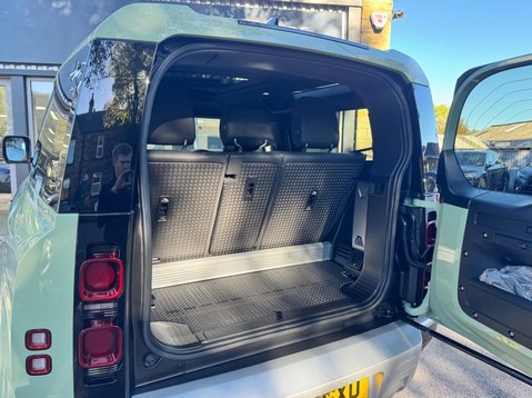Land Rover Defender 75TH LIMITED EDITION 41