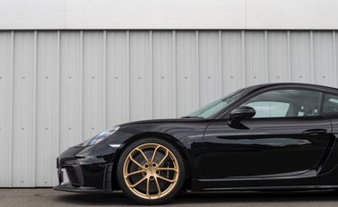 Porsche 718 Cayman GT4 27