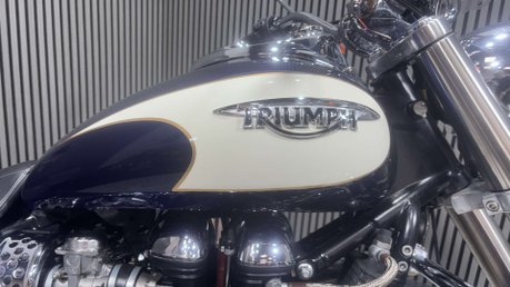 Triumph Bonneville 2011 ONLY 21K NEW MOT CRUISER 865CC 11