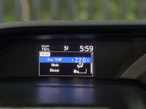 Toyota Esquire Hybrid 1.8 Hybrid Xi Edition 44