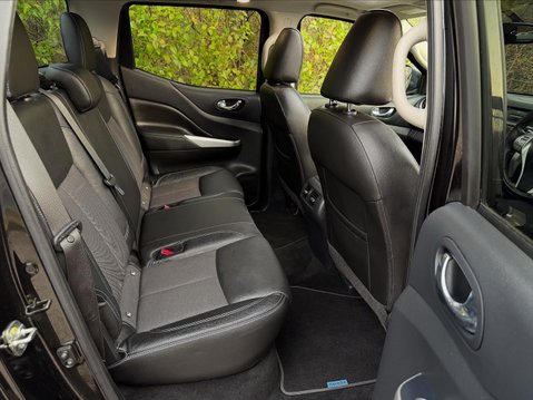 Nissan Navara 2.3 dCi N-Guard Auto 4WD Euro 6 4dr 9