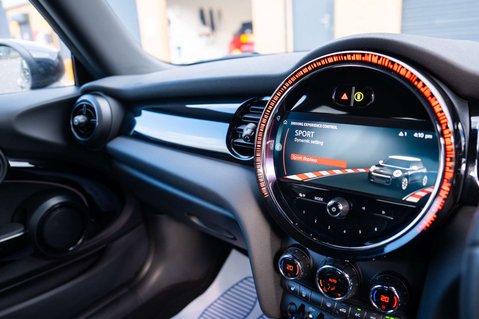 Mini Hatch 2.0 Cooper S Sport Auto 3dr 14