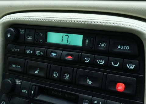 Jaguar XKR 4.2 Convertible 2dr Petrol Automatic (304 g/km, 400 bhp) 26