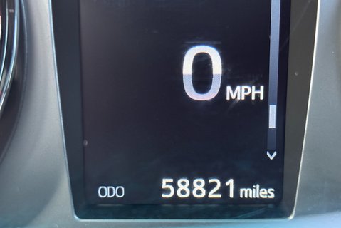 Toyota Hilux Invincible X 4WD 2.8 D-4D Double Cab Pickup - Hardtop Canopy 42