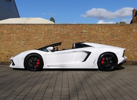 Lamborghini Aventador LP 700-4 Roadster 11