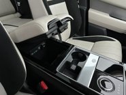 Land Rover Range Rover Velar R-DYNAMIC SE 70