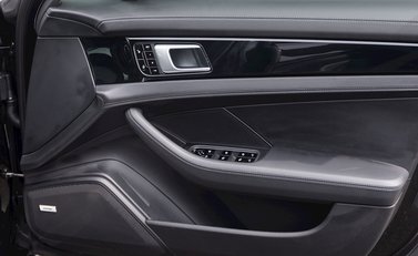 Porsche Panamera Turbo Sport Turismo 23