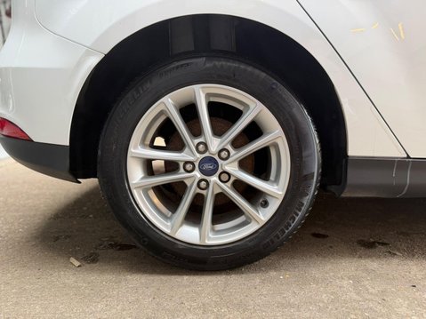 Ford Focus 1.0T EcoBoost Zetec Euro 6 (s/s) 5dr 19