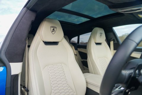 Lamborghini Urus V8 10