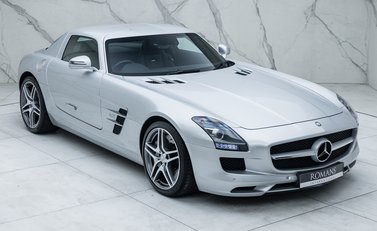 Mercedes-Benz SLS AMG 12