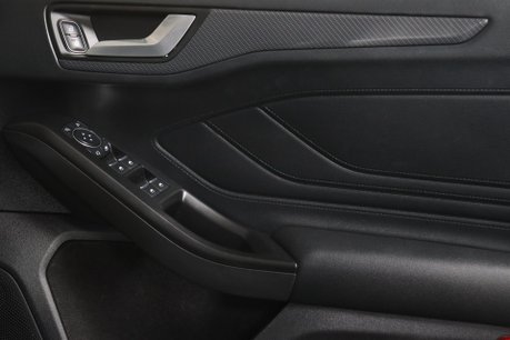 Ford Focus ST-LINE X 35