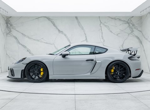 Porsche Cayman GT4 718 5